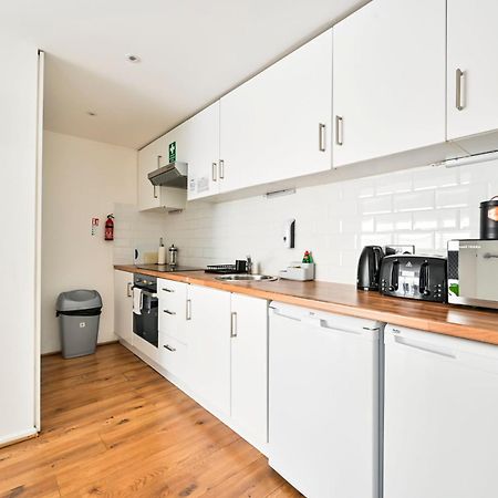 Lovely 2-Bed, Sleeps 6, Near Stratford Station & Abba Voyage, London Exterior photo