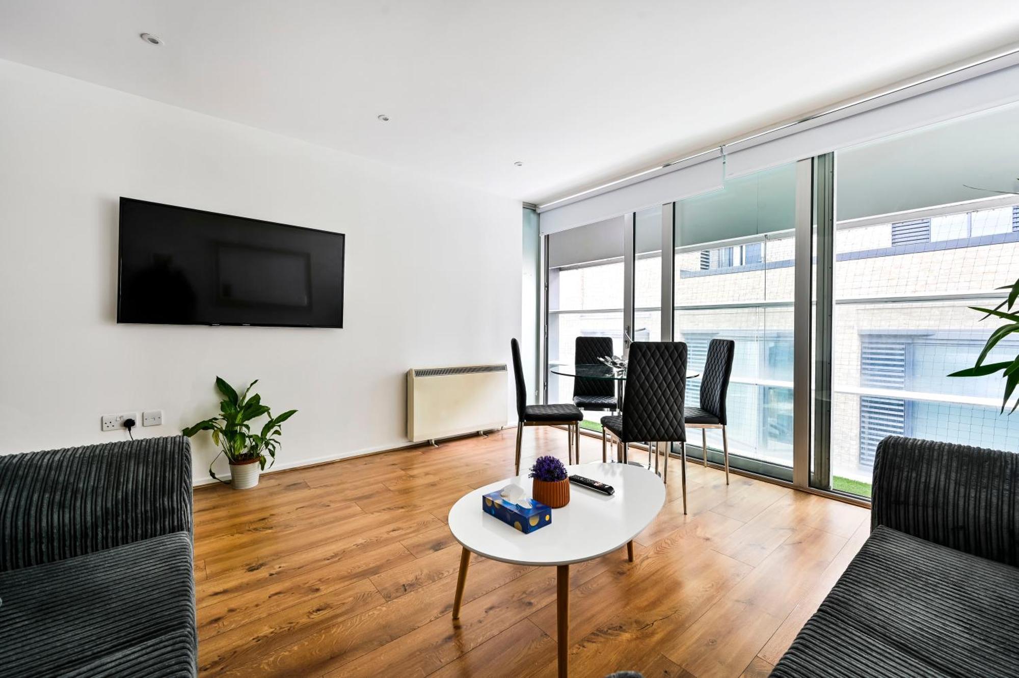 Lovely 2-Bed, Sleeps 6, Near Stratford Station & Abba Voyage, London Exterior photo