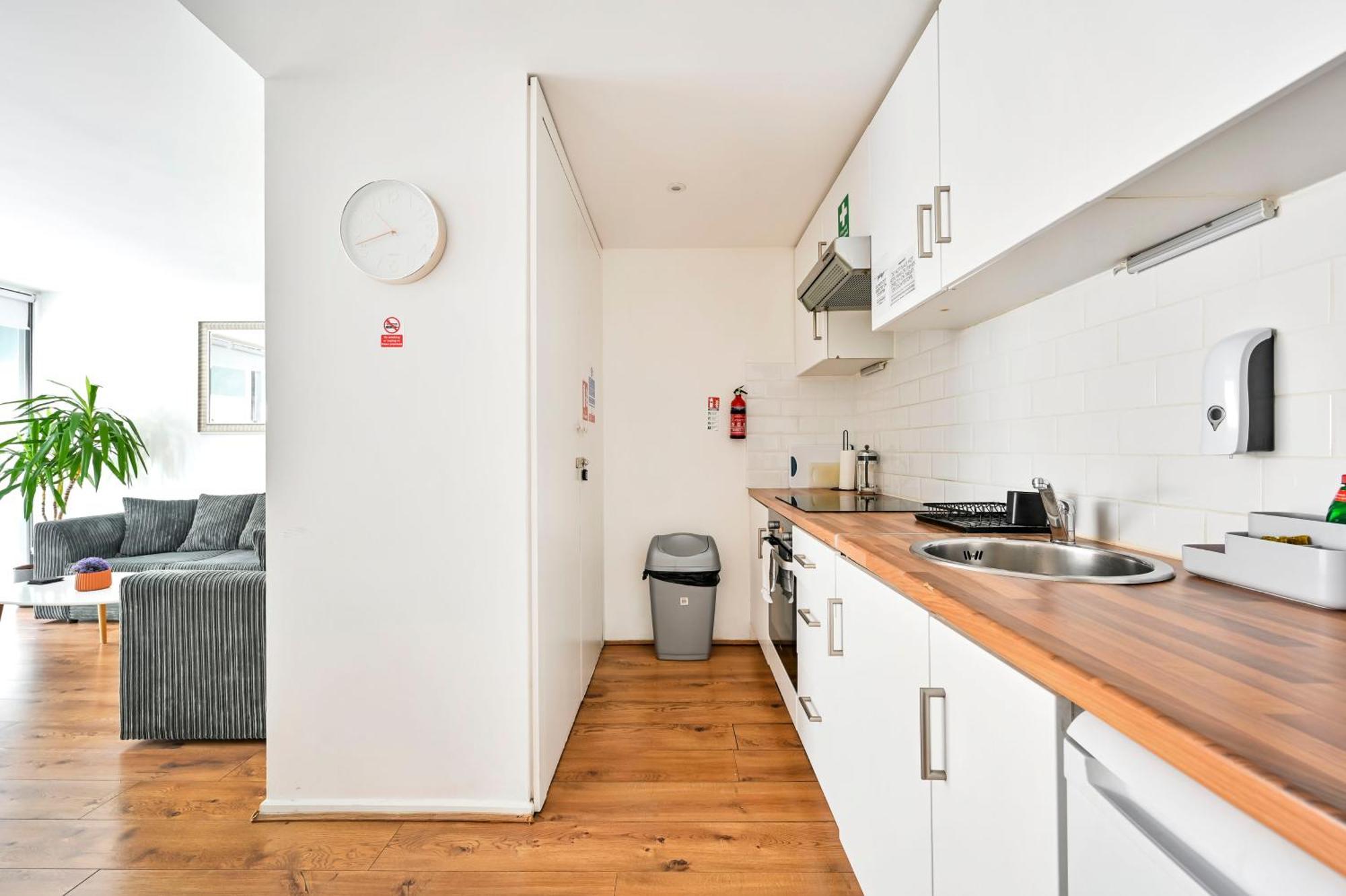 Lovely 2-Bed, Sleeps 6, Near Stratford Station & Abba Voyage, London Exterior photo