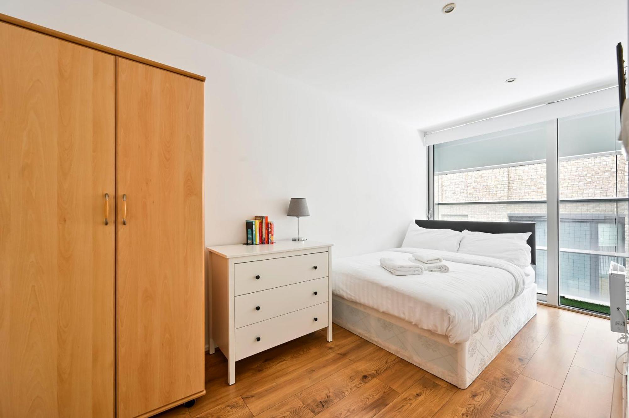 Lovely 2-Bed, Sleeps 6, Near Stratford Station & Abba Voyage, London Exterior photo