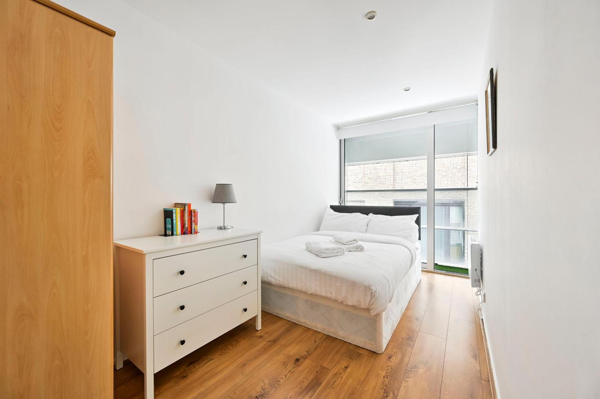 Lovely 2-Bed, Sleeps 6, Near Stratford Station & Abba Voyage, London Exterior photo