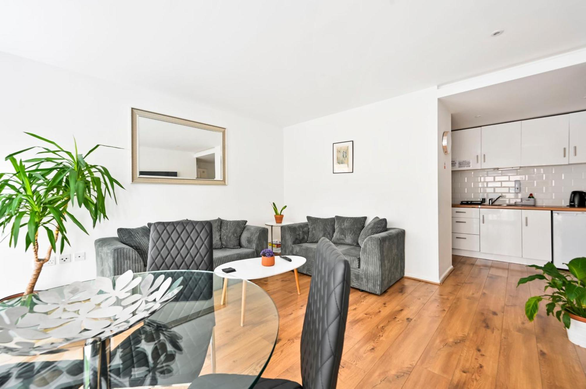 Lovely 2-Bed, Sleeps 6, Near Stratford Station & Abba Voyage, London Exterior photo