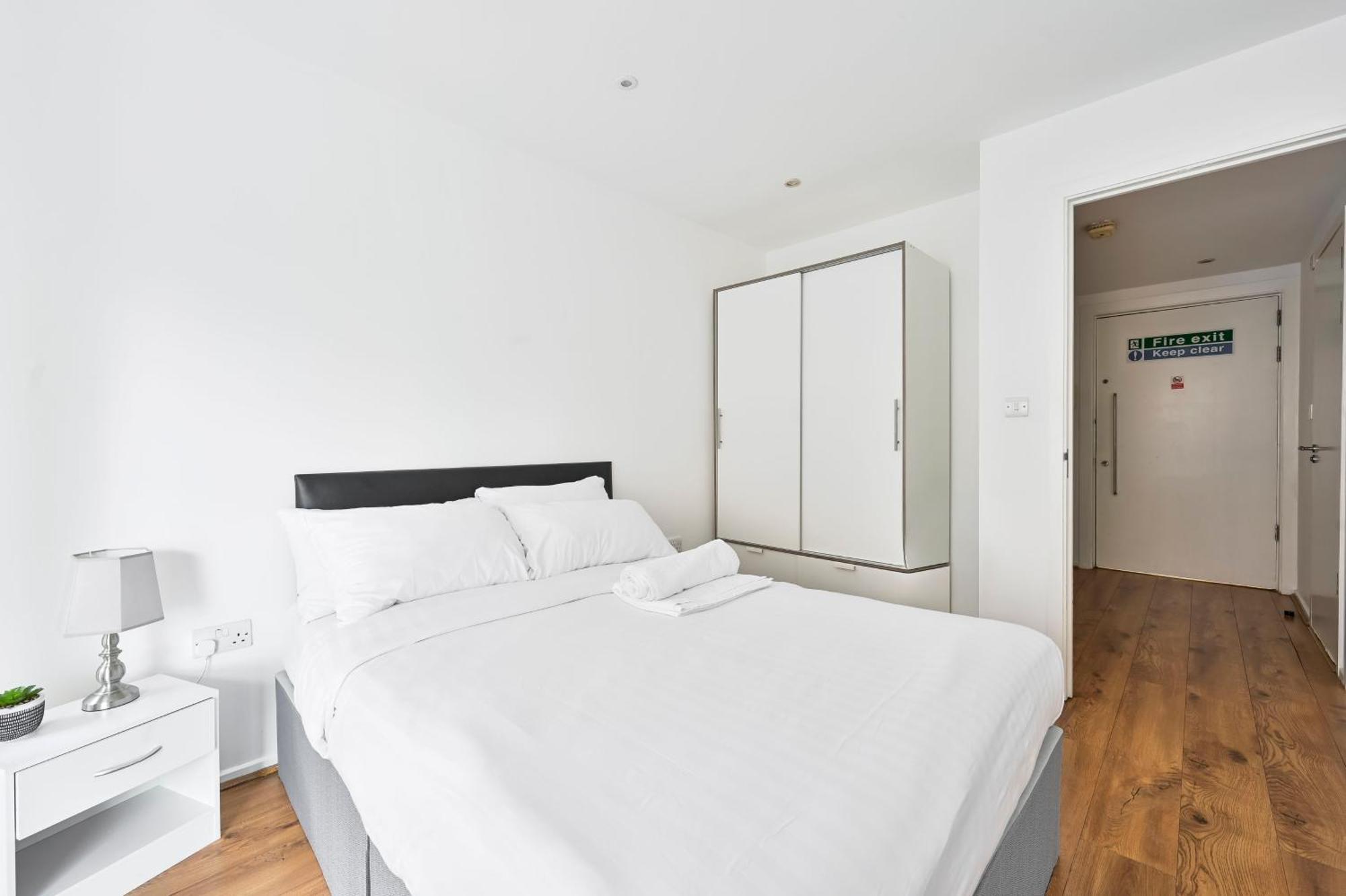 Lovely 2-Bed, Sleeps 6, Near Stratford Station & Abba Voyage, London Exterior photo